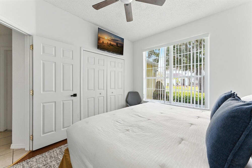 Carpet-free 4BR w/ Pool, 2 Master Bds, Near Disney