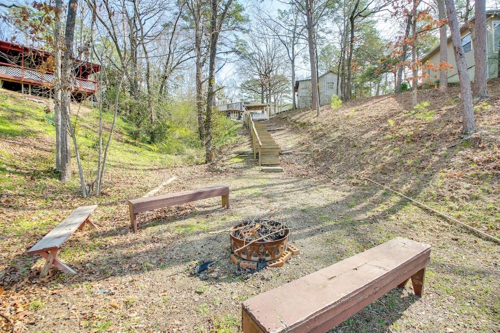 Lake Hamilton Family Gem: Hot Tub & Boat Slip!