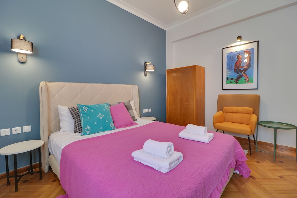 Parliament Syntagma Apartment by Living-Space