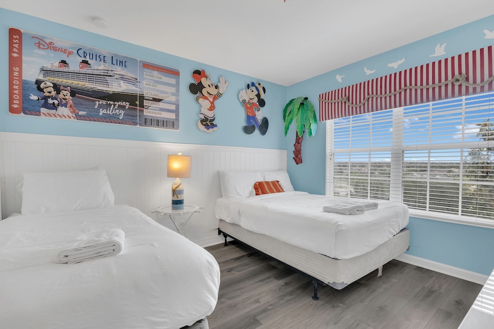 Disney Retreat w/ Wizard & Galaxy Rooms