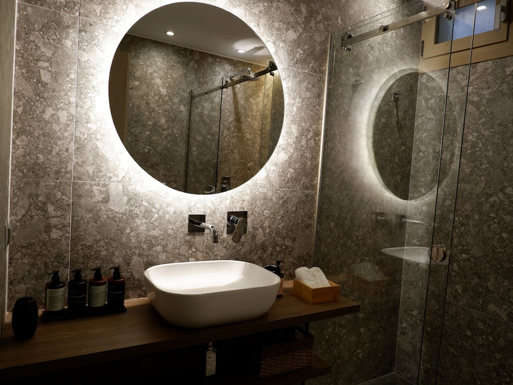 Kaiser Luxury Suites en Corfu — bathroom