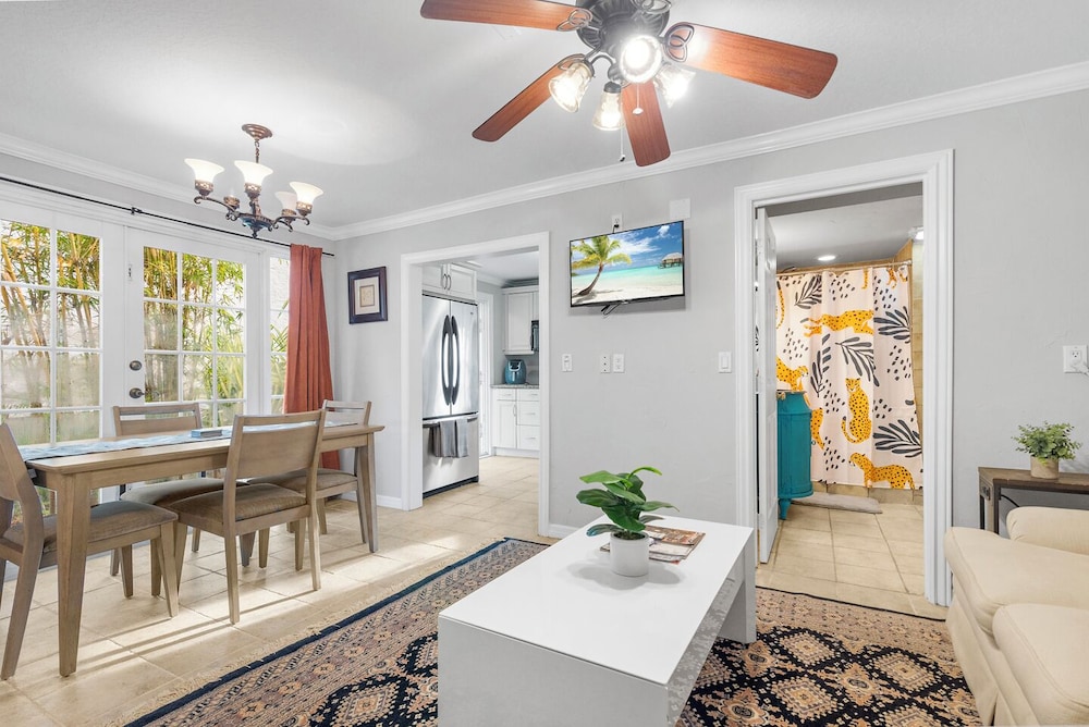 2 Mansions with Pool in West Palm Beach