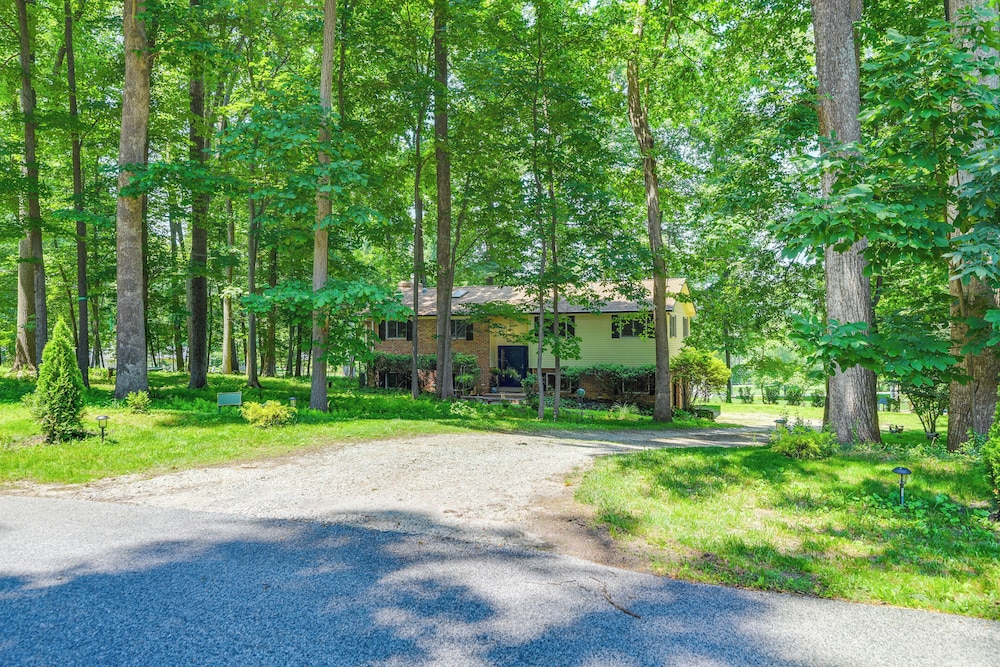 9 Mi to Historic District: Ellicott City Home!