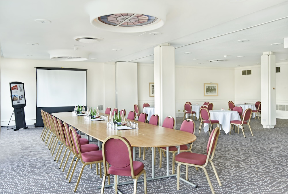 West Drayton Vacations - Thistle London Heathrow Terminal 5 - Property Image 10