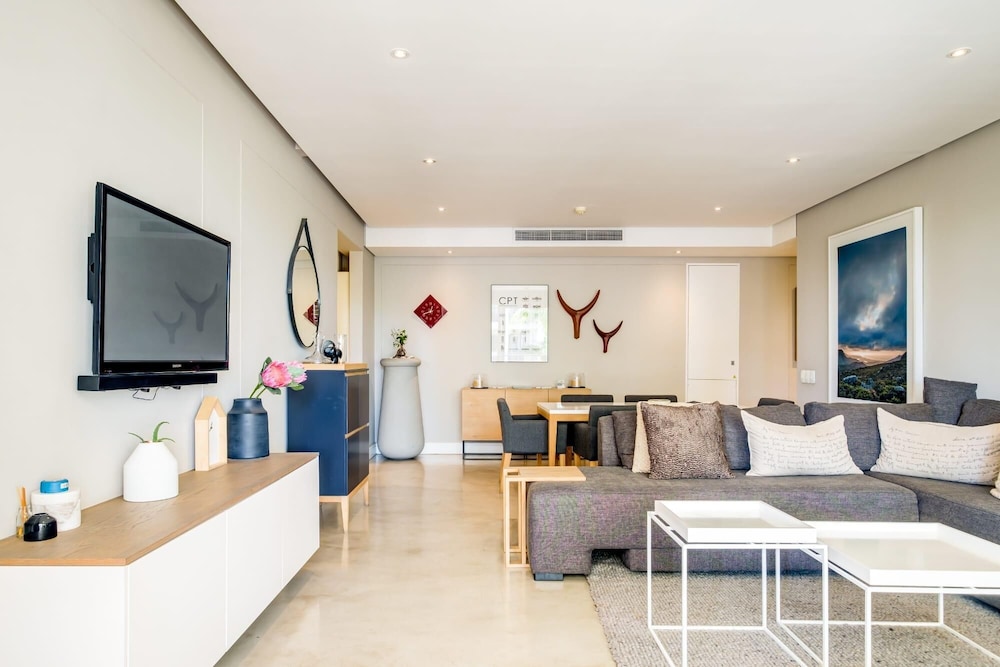 Modern Waterfront Apartment w Canal Views Gulmarn 201 view 3