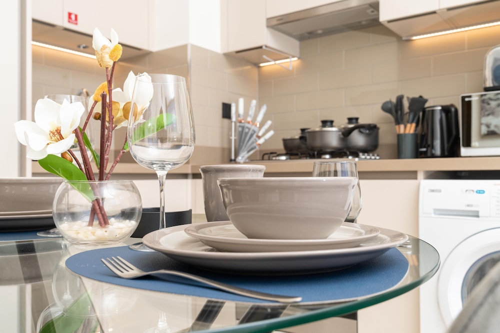 Whitesage - Elegant Apartment With Unobstructed City Views