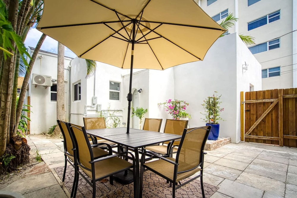 Casa Roselle 3 in Hollywood
