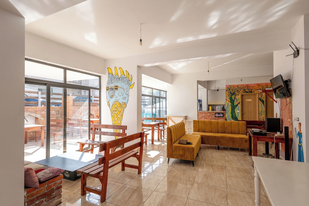 Lazy Roo Hostel Saranda