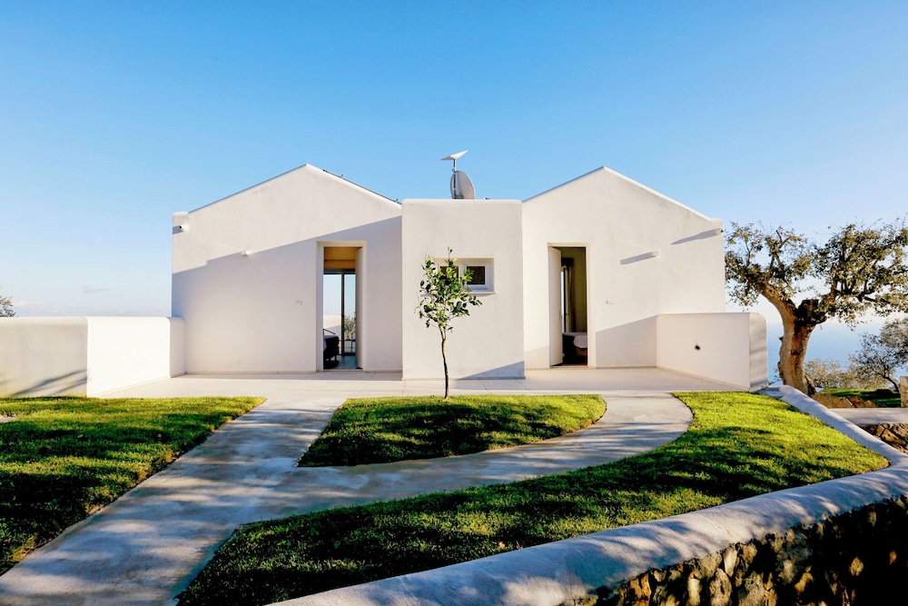 Design Villa With Infinity Pool & Li Galli View
