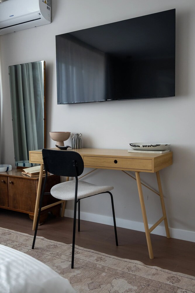 Views of all the Palaces 2BR Stunner