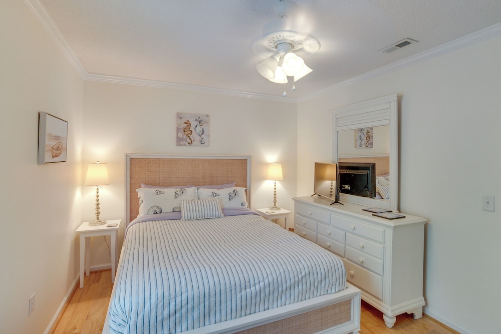 Near Edisto Beach State Park: Home w/ Lanais! view 5