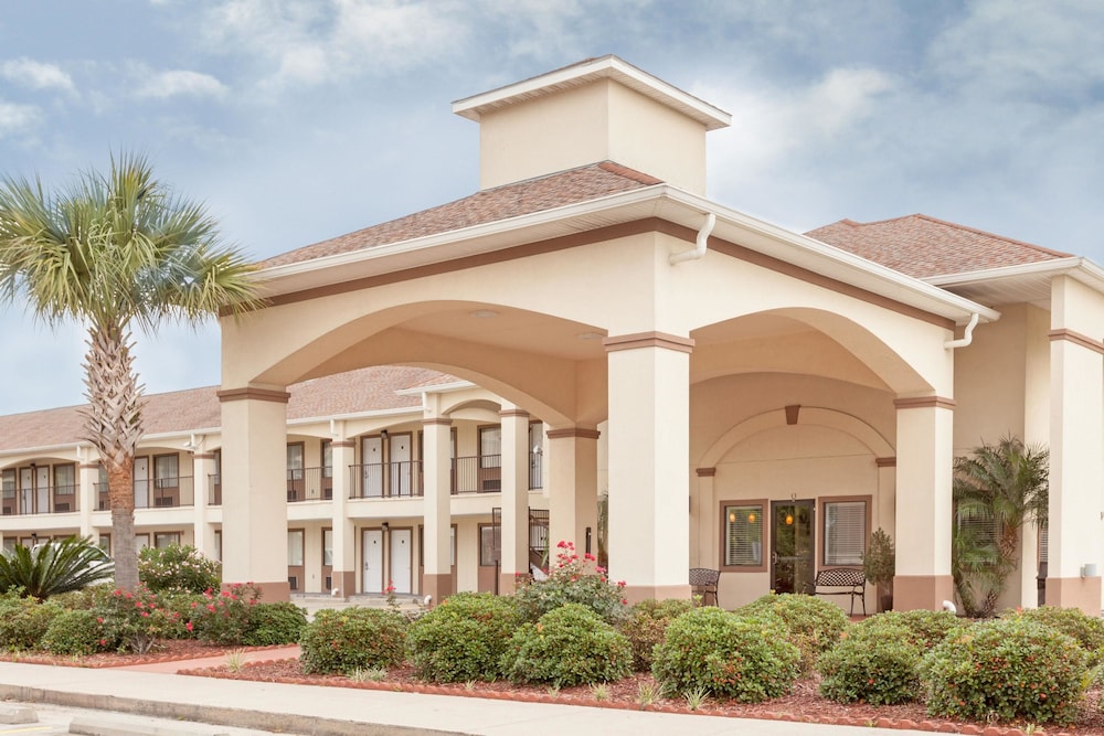 Hotel Howard Johnson by Wyndham Lafayette - Image 1