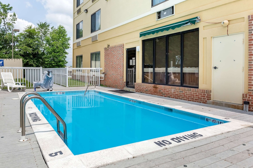 Dover Vacations - Comfort Suites Dover - Property Image 8