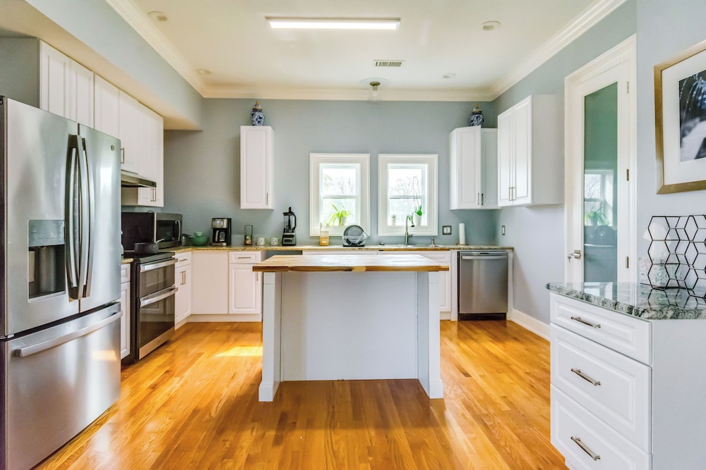 2 Mi to Little Rock River Market: Walkable Getaway