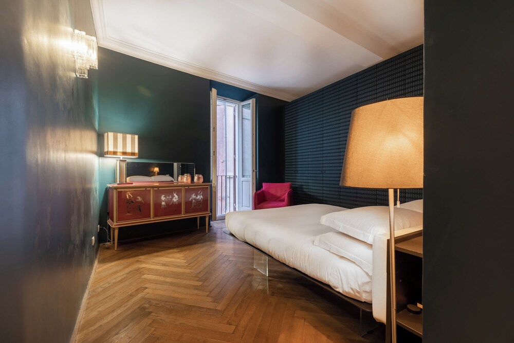 Via Giulia Apartments
