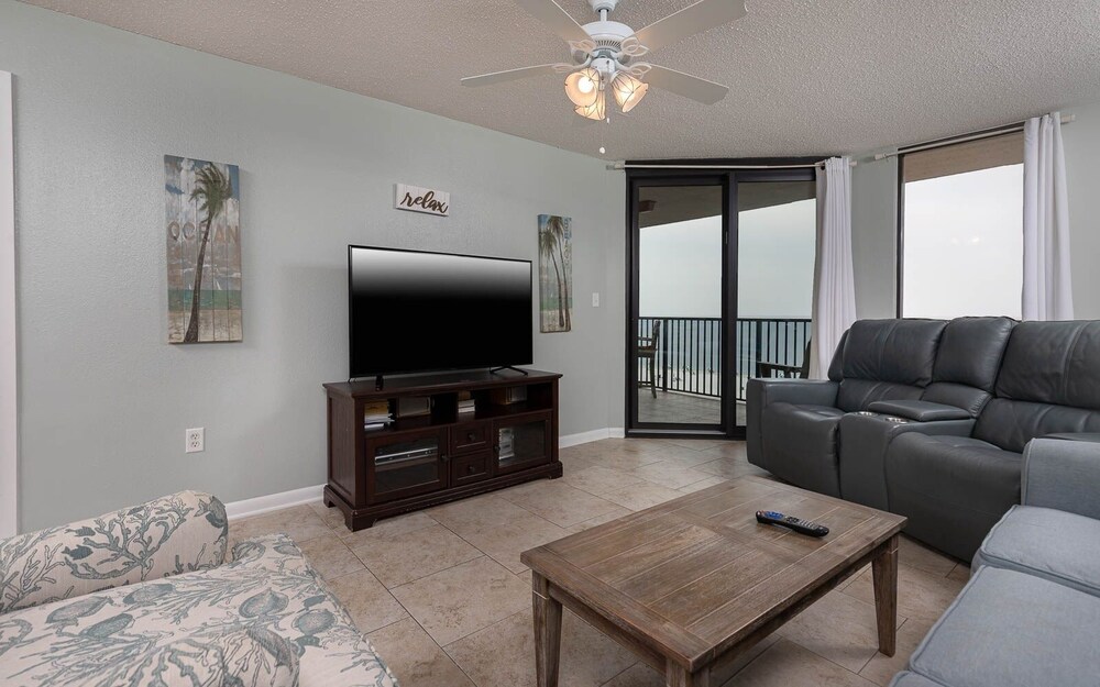 Phoenix East 2 2064 2 Bedroom Condo