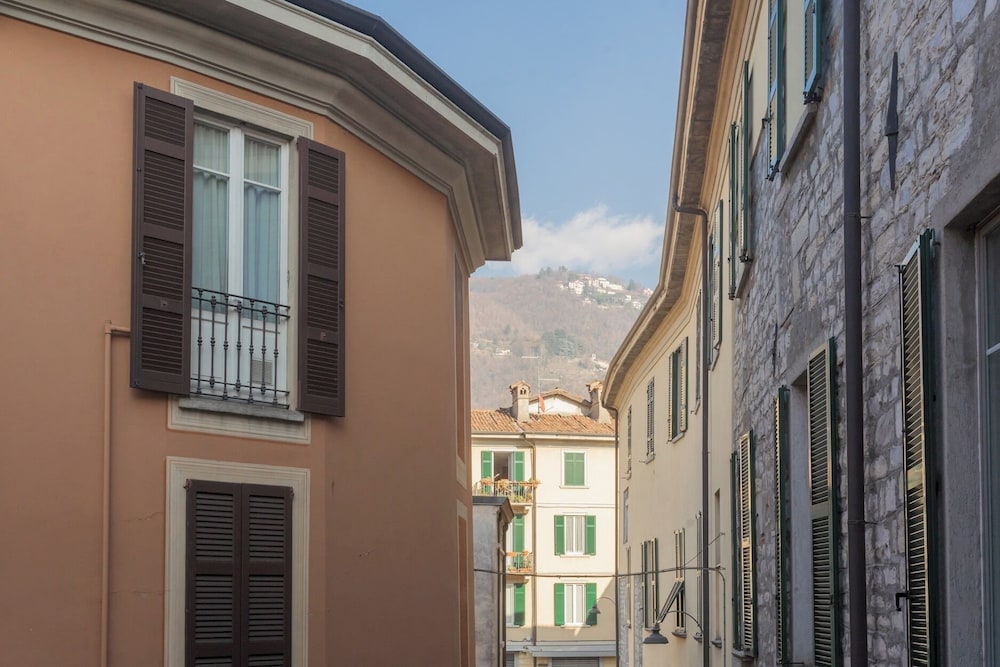 Wine Not Apartment in Como City Centre by Rent all Como