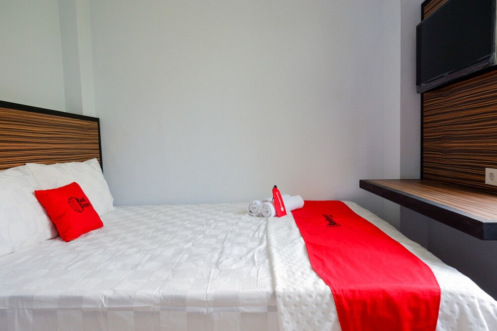 RedDoorz near Taman Kota Kendari view 3