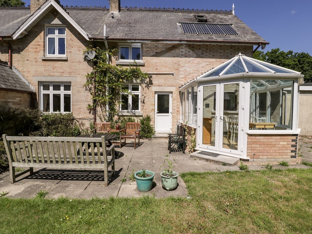 2 Heath Cottages