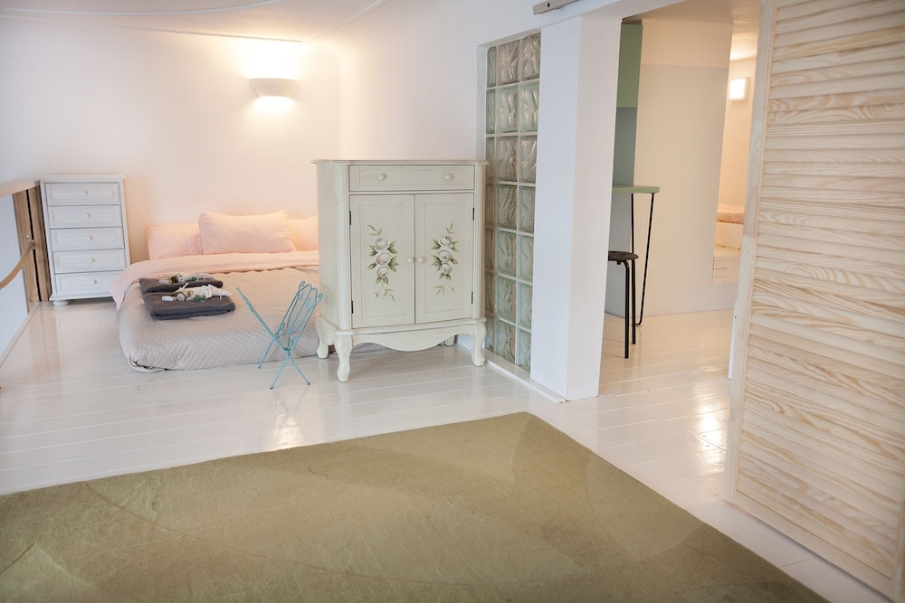 Warsaw Concierge Wilcza Gallery view 2