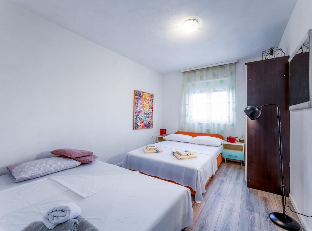 Dazzling Ponikvice Apartment With Balcony