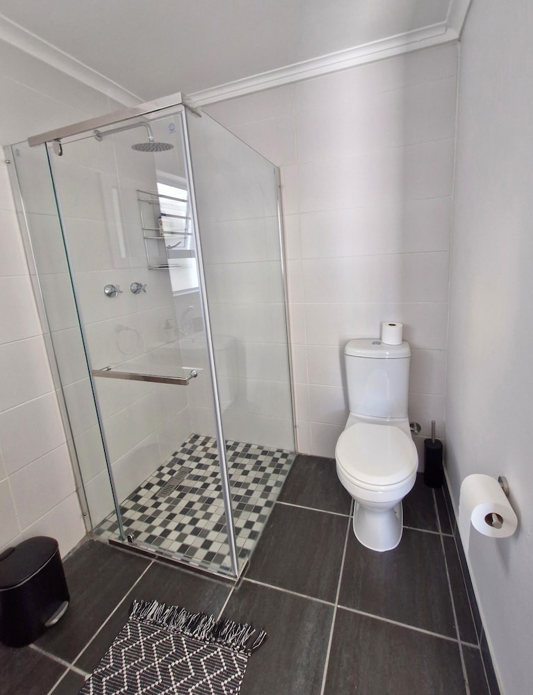 Ivy Place Studio Apartment