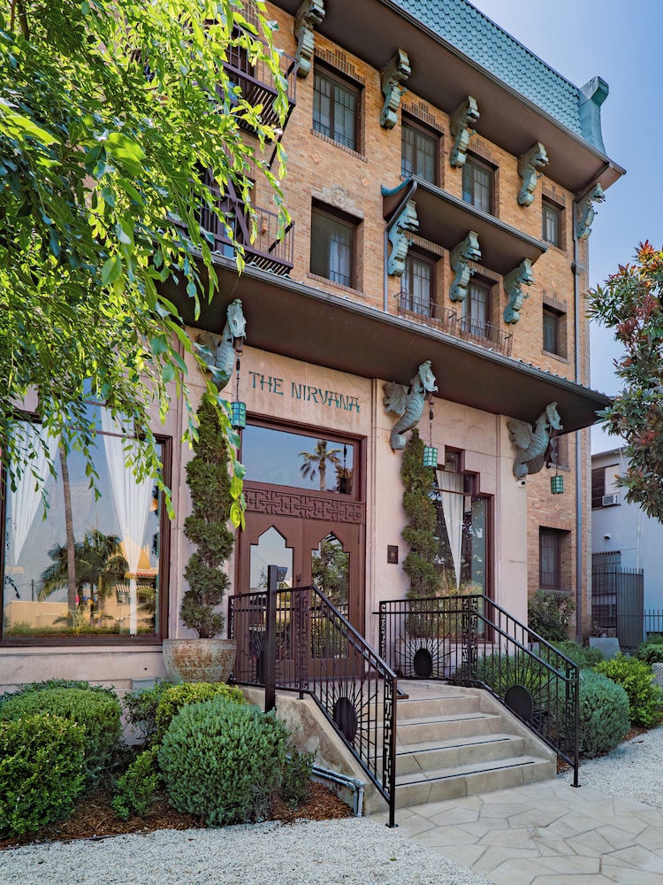 The Nirvana Apartment Hotel - Image 1