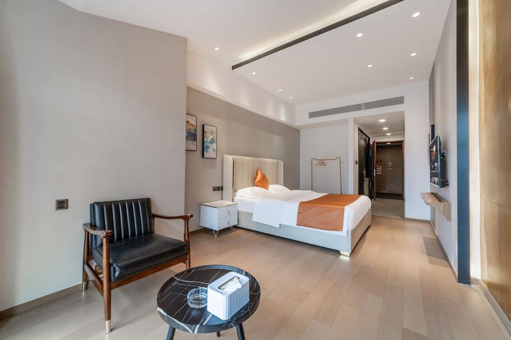 Xizhengjia Apartment Hotel (Guangzhou Financial City Keyun Road subway station store)