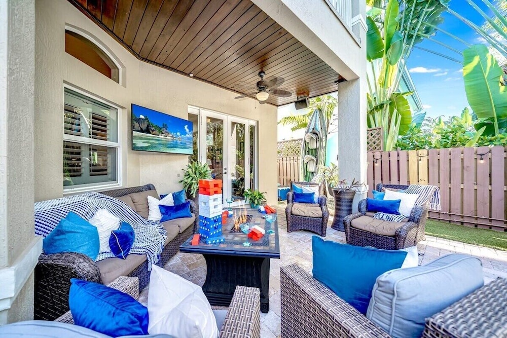 5 Bedroom Luxury Home, Minutes to Las Olas, Shops & Beach