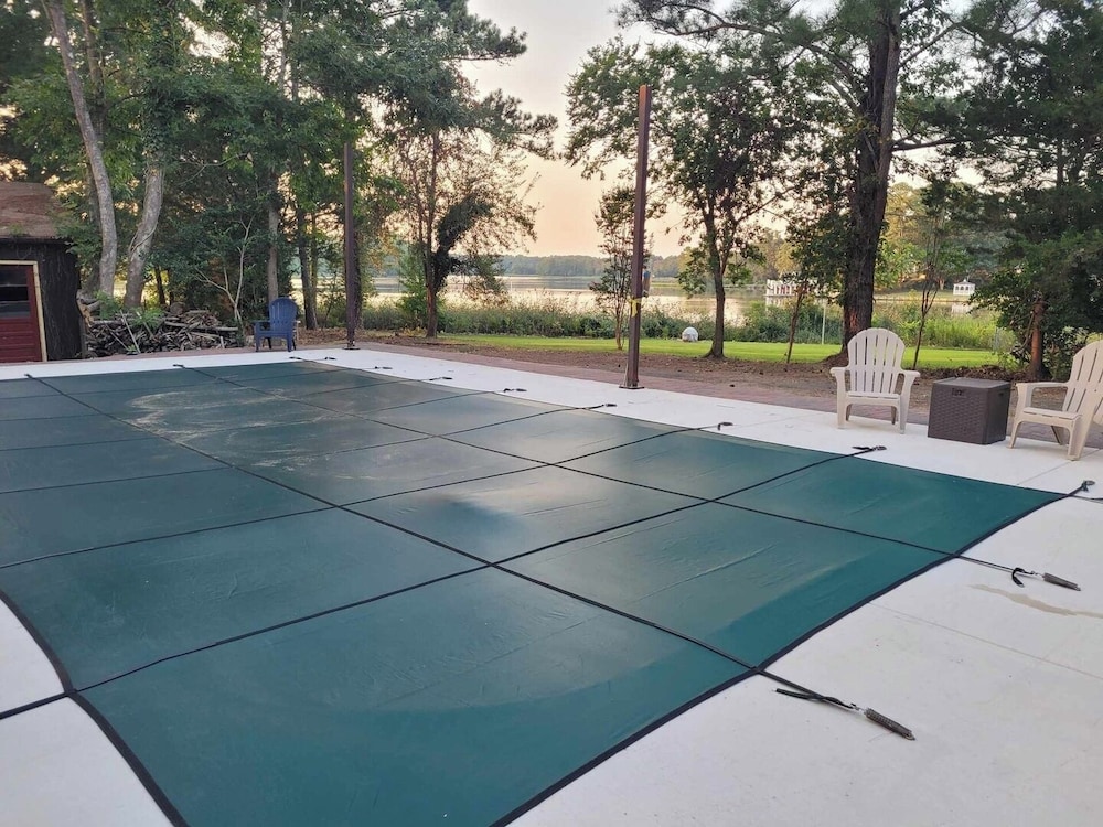 Spacious 4BR Home w/ Pool Family Friendly