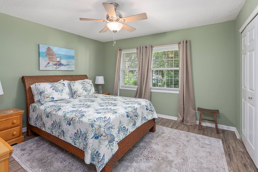 St Simons Island Vacations - 425 Magnolia Unit I by Hodnett Cooper - Property Image 2