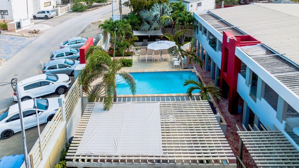 Cozy Central Quiet Close to the Beach Pool