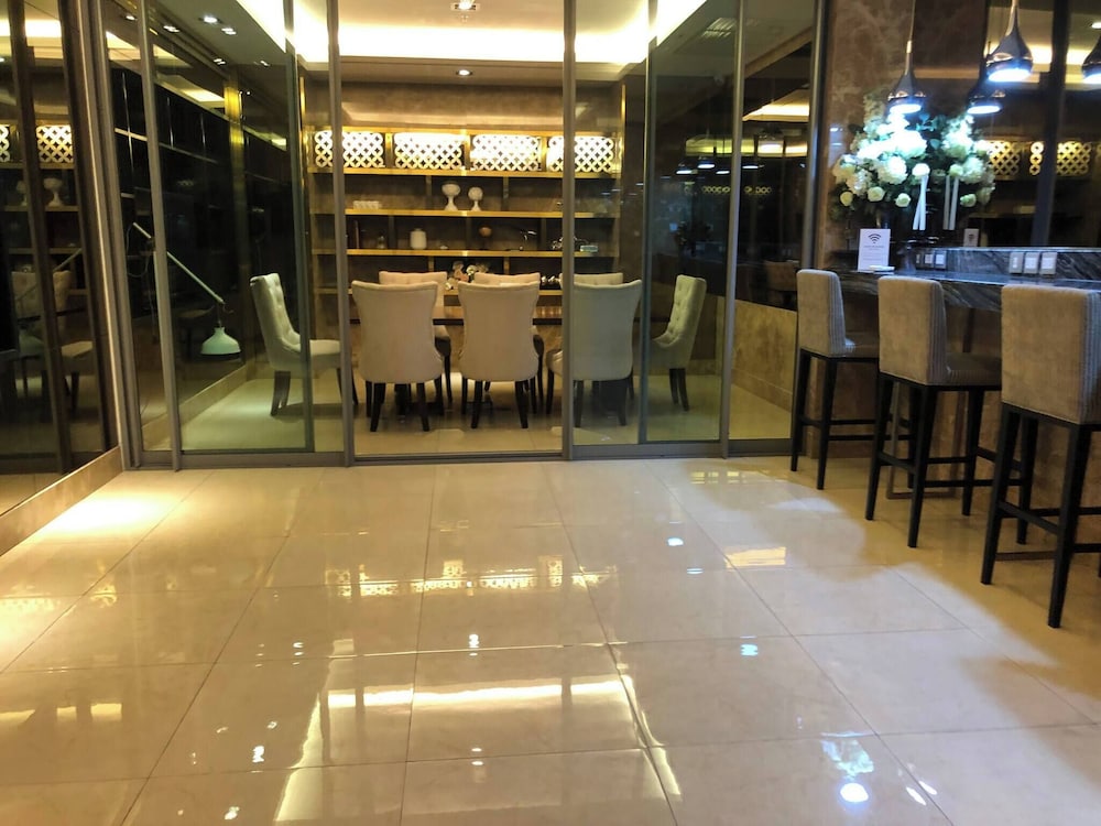 Free Airport Pick Up Rooftop Pool Jacuzzi Gym BTS Emqartier Shopping Mall