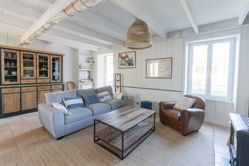 House in Ploudalmezeau by Rock Beach