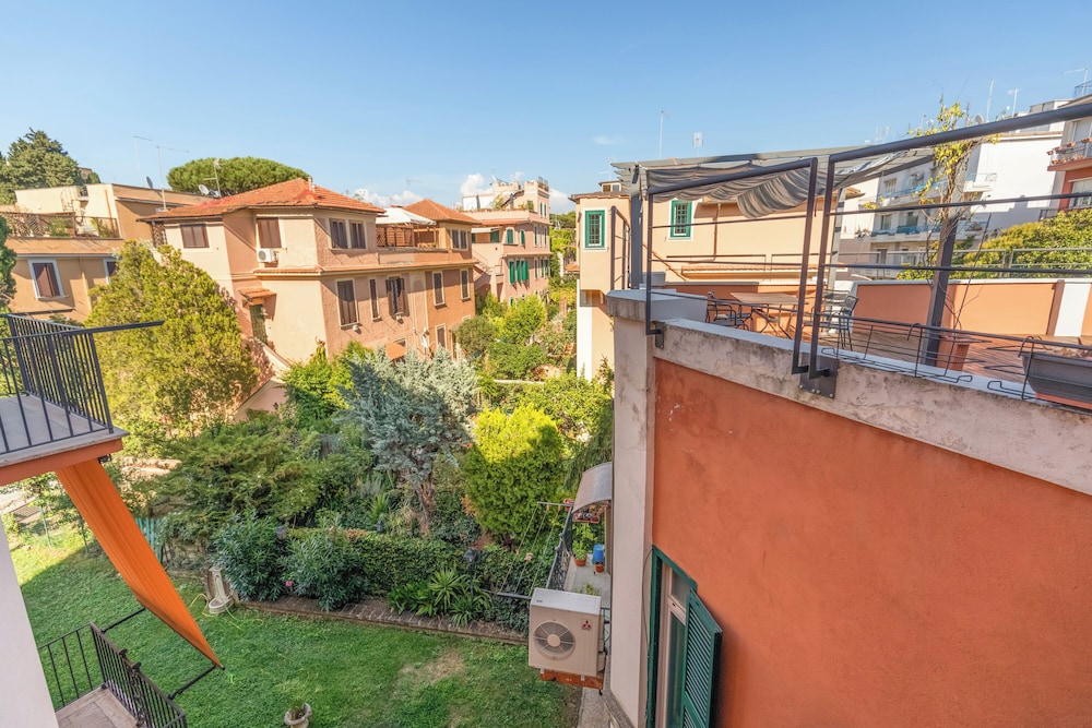 Fantastic Penthouse Over The Roman Sky
