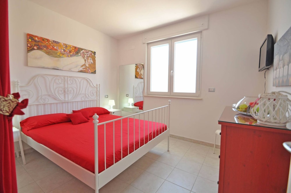 Villa Sacher Sleeps 12 Just 100 Metres From the sea