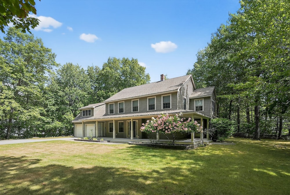 Gray Woodland Escape Golf, Pool & Cinema 5 Bedroom Home
