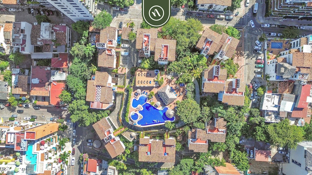 Stylish 2 BR Condo in Romantic Zone - Rooftop Pool