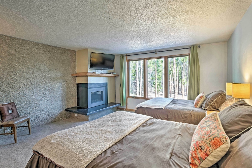 Beautiful Breck Townhome w/ Pool: 1 Mi to Main St! view 5