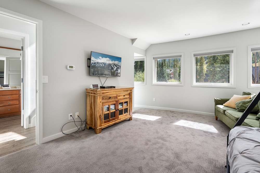 Riverside Retreat 2 Bedroom Condo