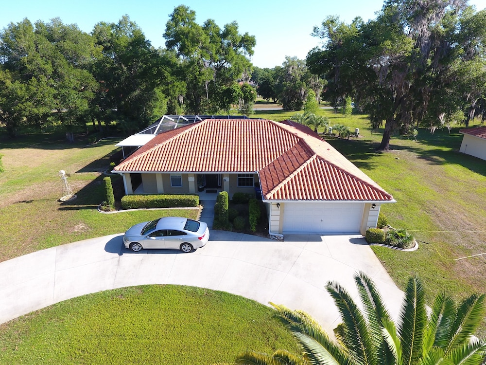 Stylish Pool Close To Withlacoochee Bike Trail 3 Bedroom Home by RedAwning view 5