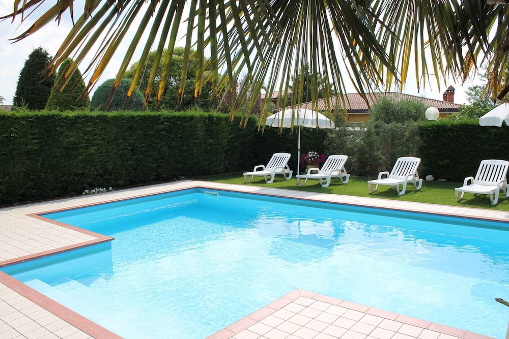 Ferienwohnung mit Terrasse und Pool