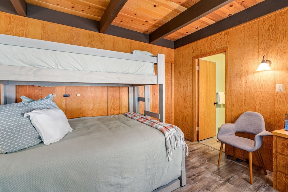 Awesome House Above The Lake/pets Welcome 2 Bedroom Home by Bear Valley Vacation Rentals