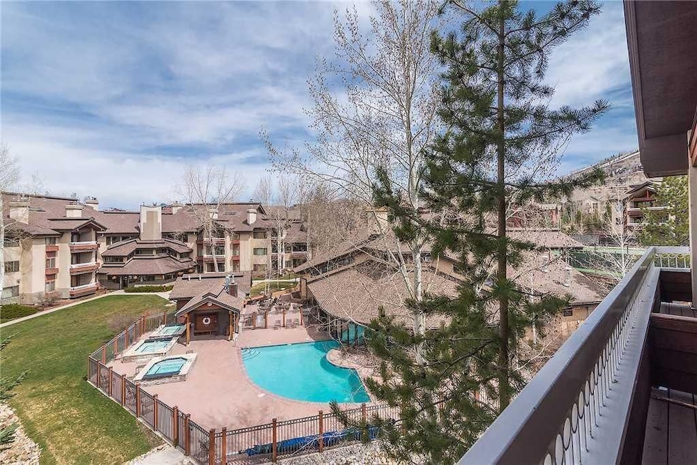 Tl2312 Lovely top Floor Home With Beautiful Views - Winter Specials!
