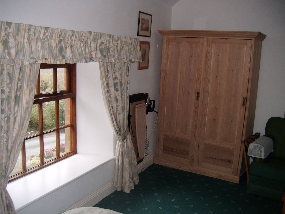 Waterford Vacations - The Coach House - Property Image 8