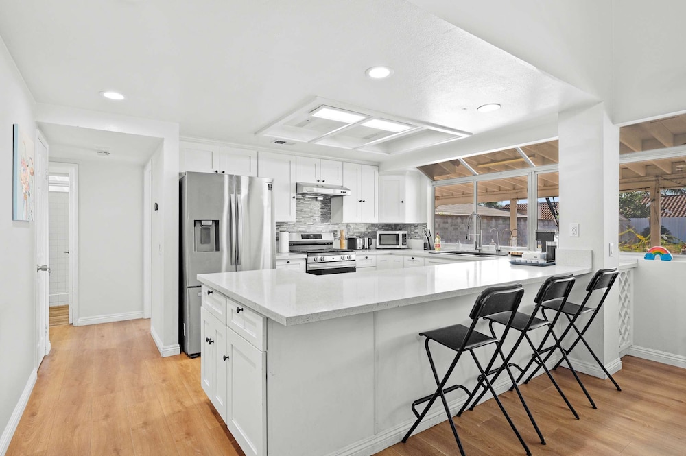 Bright Family Getaway w Garage Prime Socal Location