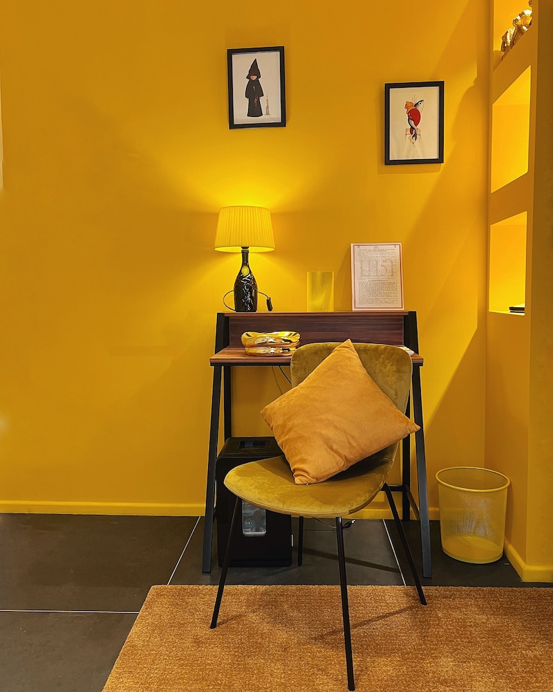 LH 51 Neapolitan Rooms
