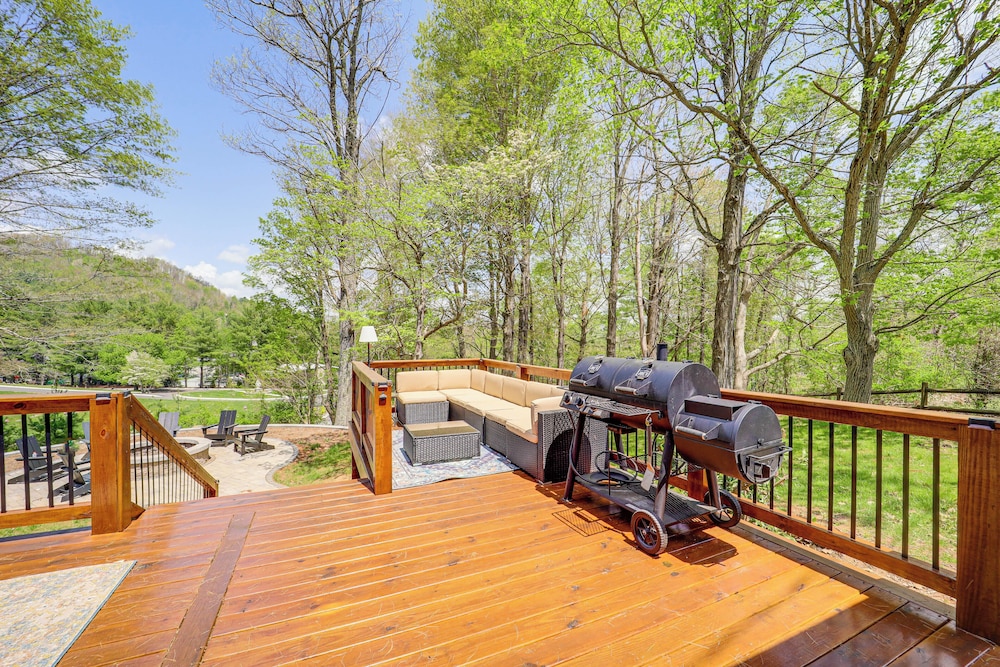 2 Mi to Appalachian State: Cabin w/ Outdoor Spaces