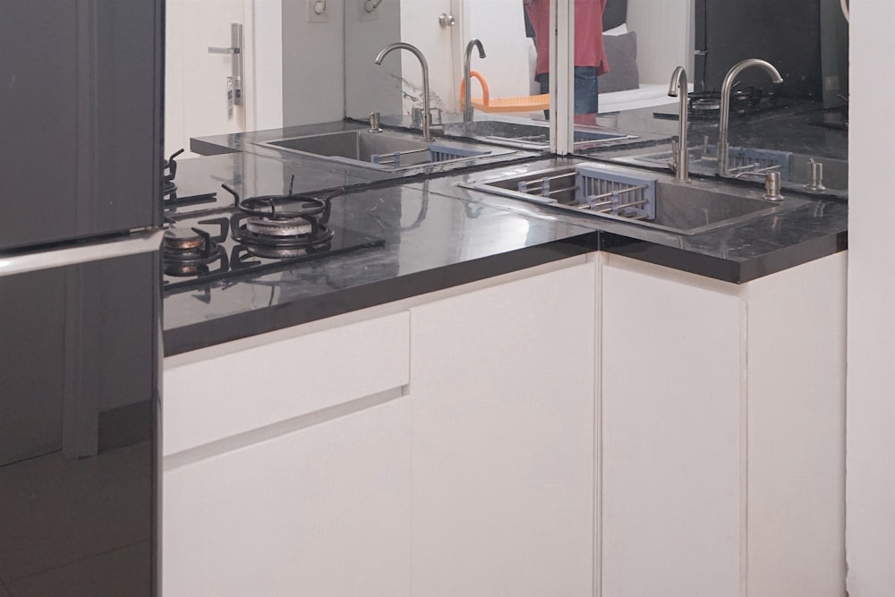 Comfortable and Warm Studio at Poris 88 Apartment