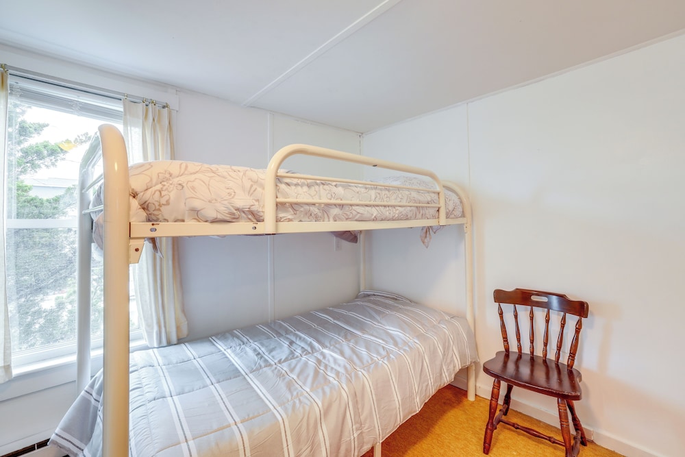 8 Mi Barnegat Lighthouse: Apt w/ Balcony!